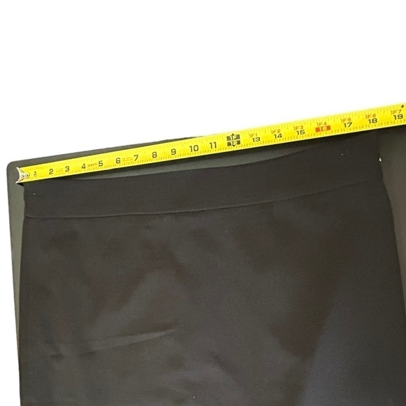 Calvin Klein Skirt With Side Zipper  • Used • Size: 12 - Picture 6 of 7